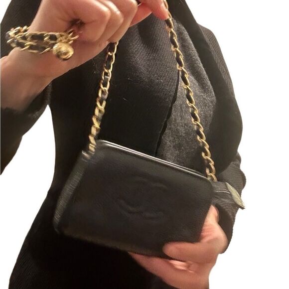 Chanel mini logo leather clutch - Picture 11 of 12